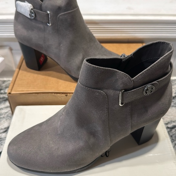 NWT size 11M boots. - Picture 3 of 9